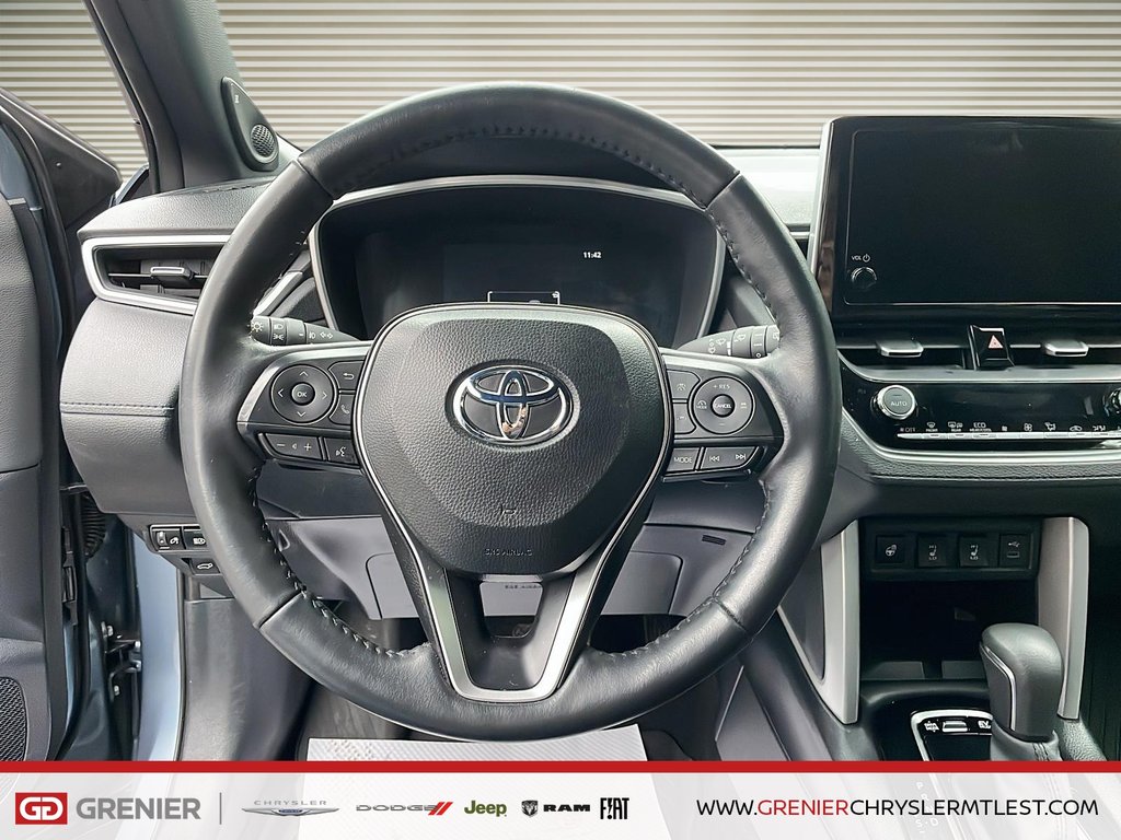 2024 Toyota Corolla Cross XSE HYBRIDE + AWD + TOIT OUVRANT in Pointe-Aux-Trembles, Quebec - 8 - w1024h768px