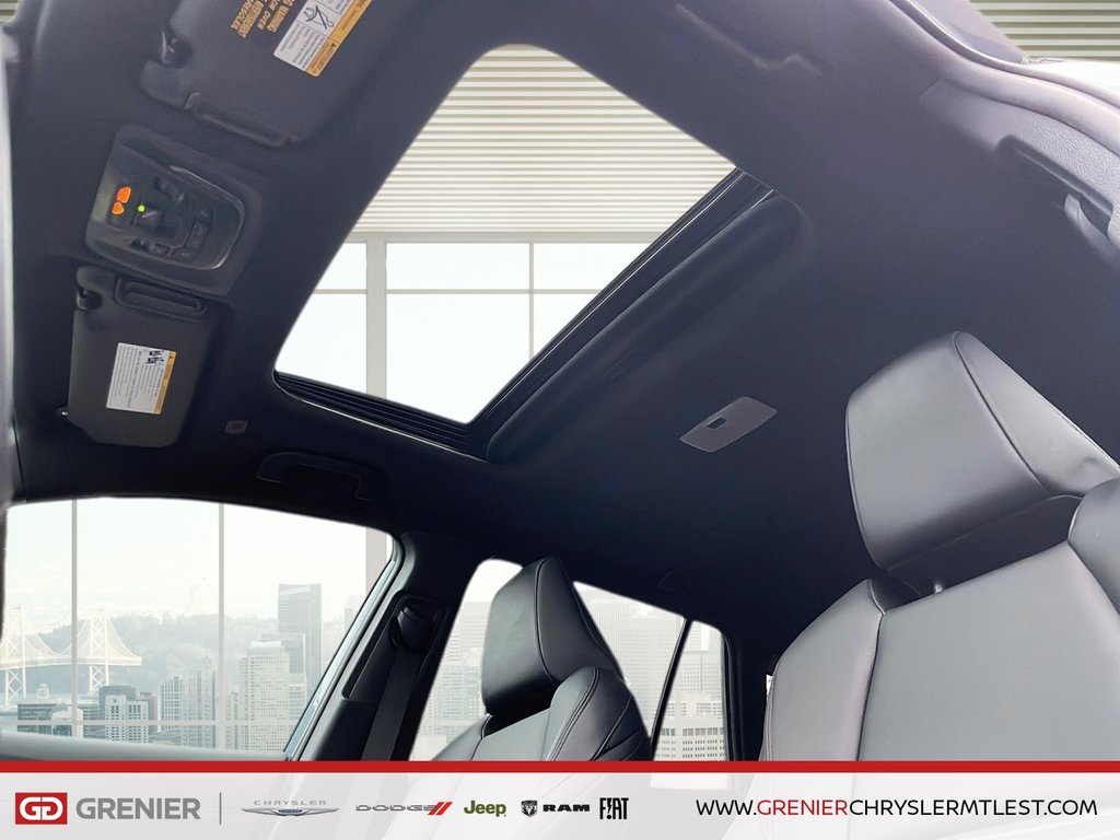 2024 Toyota Corolla Cross XSE HYBRIDE + AWD + TOIT OUVRANT in Pointe-Aux-Trembles, Quebec - 11 - w1024h768px