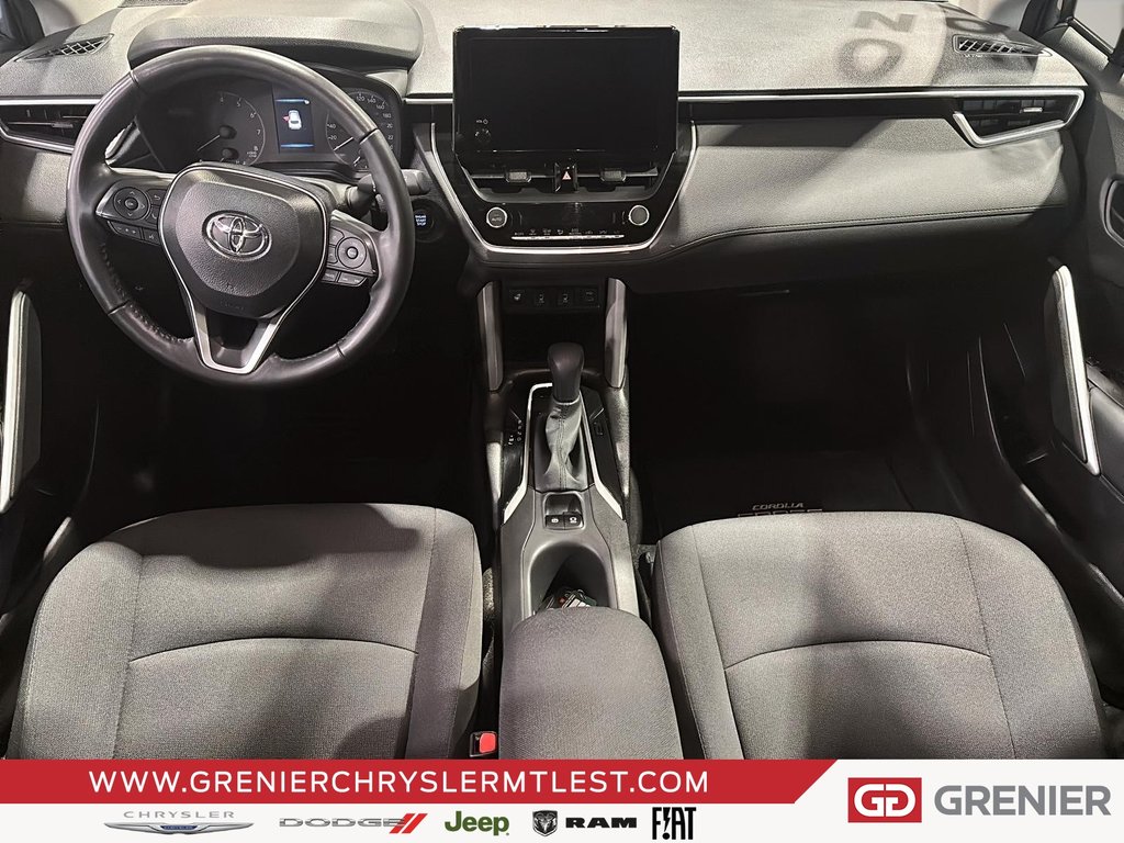 Toyota Corolla Cross LE + AWD + SIEGES ET VOLANT CHAUFFANTS 2025 à Pointe-Aux-Trembles, Québec - 8 - w1024h768px