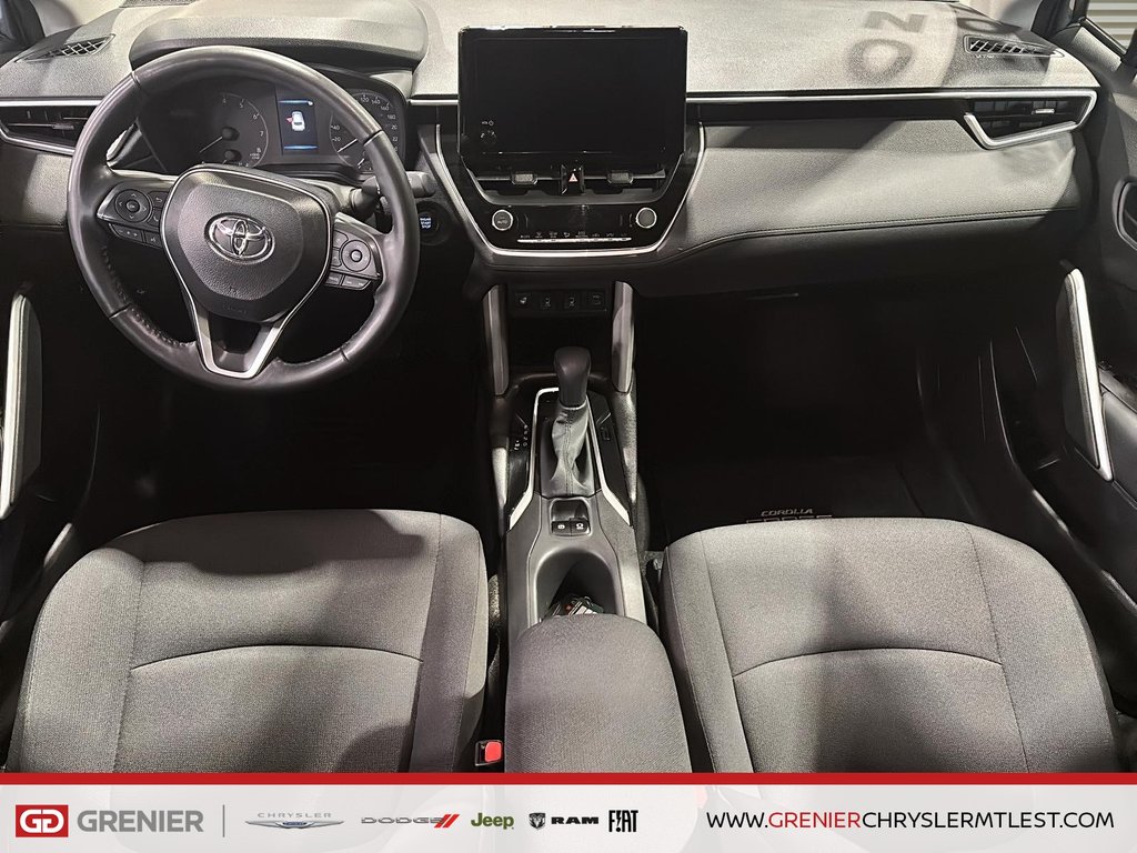 Toyota Corolla Cross LE + AWD + SIEGES ET VOLANT CHAUFFANTS 2025 à Pointe-Aux-Trembles, Québec - 8 - w1024h768px