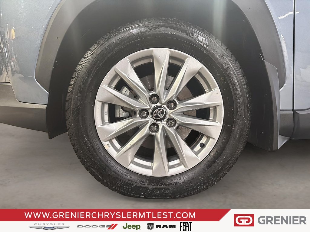 Toyota Corolla Cross LE + AWD + SIEGES ET VOLANT CHAUFFANTS 2025 à Pointe-Aux-Trembles, Québec - 6 - w1024h768px