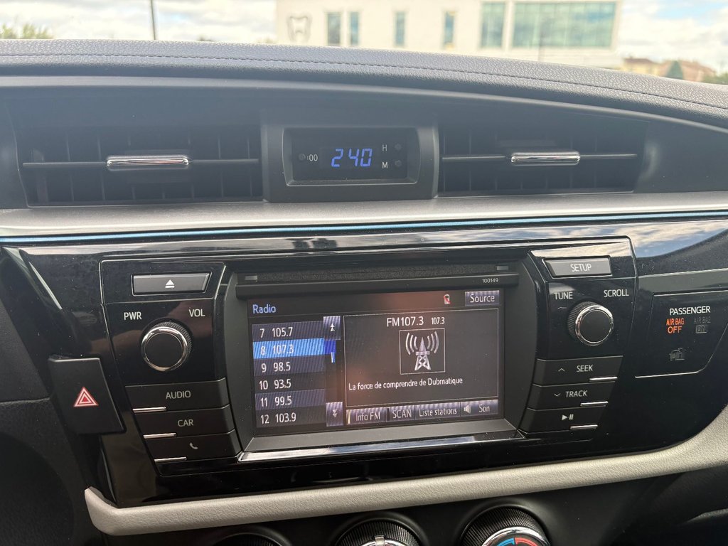 2014 Toyota Corolla LE in Pointe-Aux-Trembles, Quebec - 20 - w1024h768px
