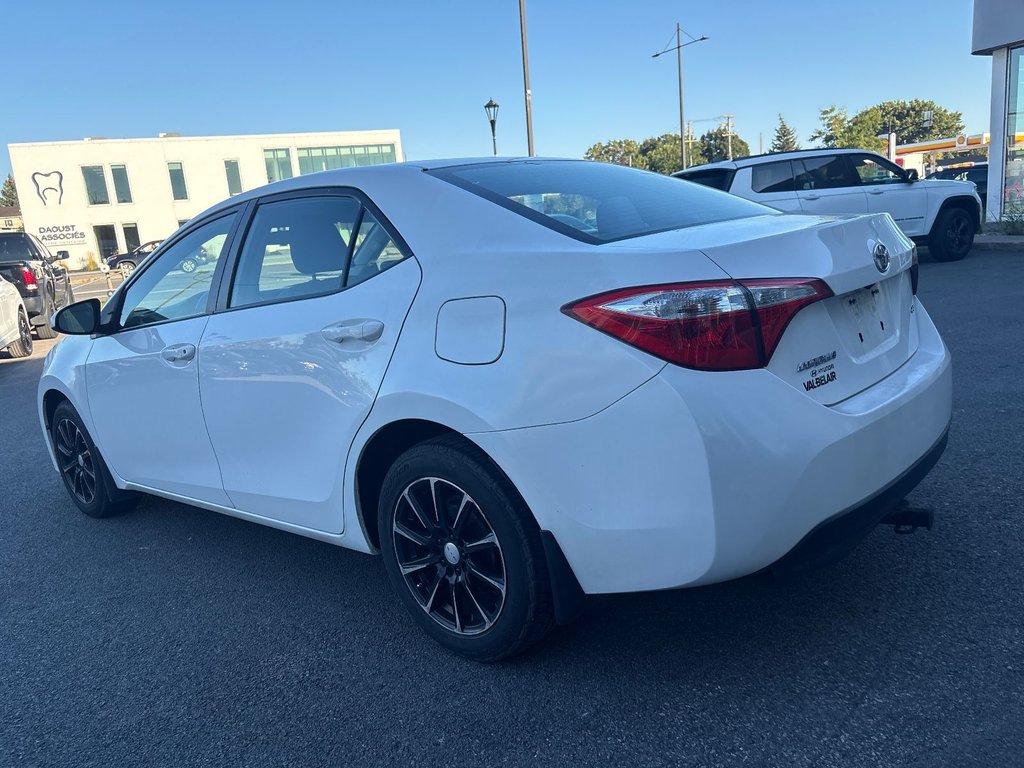 2016 Toyota Corolla in Pointe-Aux-Trembles, Quebec - 14 - w1024h768px