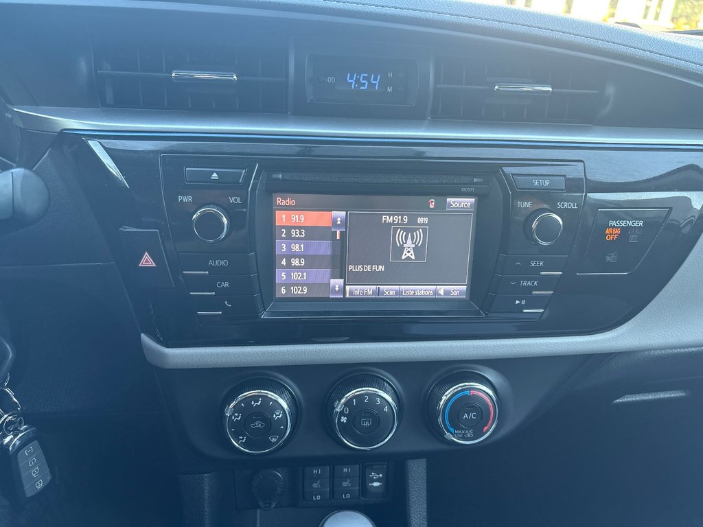2016 Toyota Corolla in Pointe-Aux-Trembles, Quebec - 22 - w1024h768px