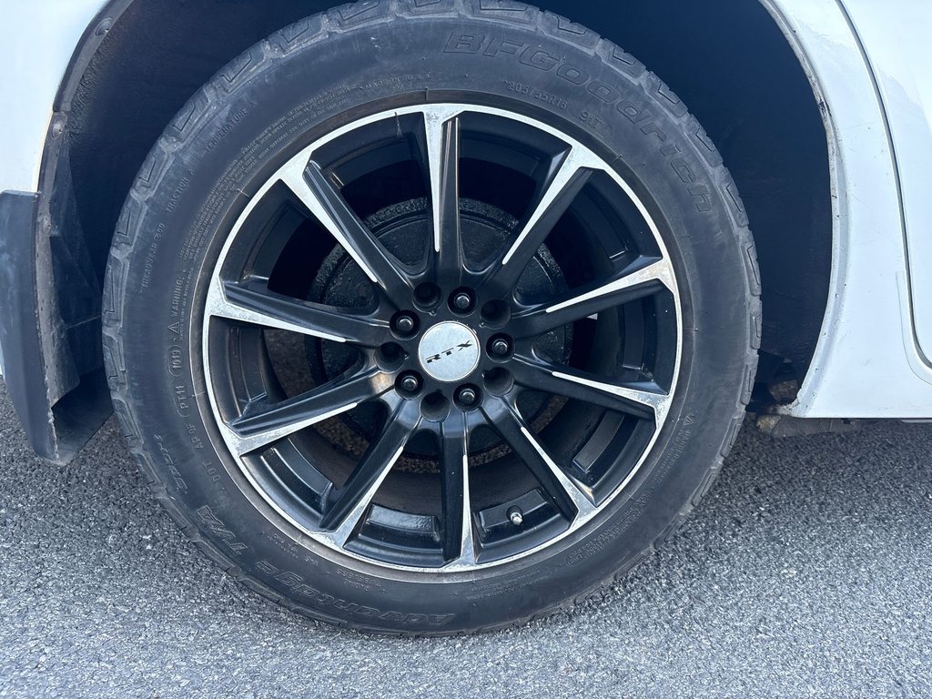 2016 Toyota Corolla in Pointe-Aux-Trembles, Quebec - 10 - w1024h768px