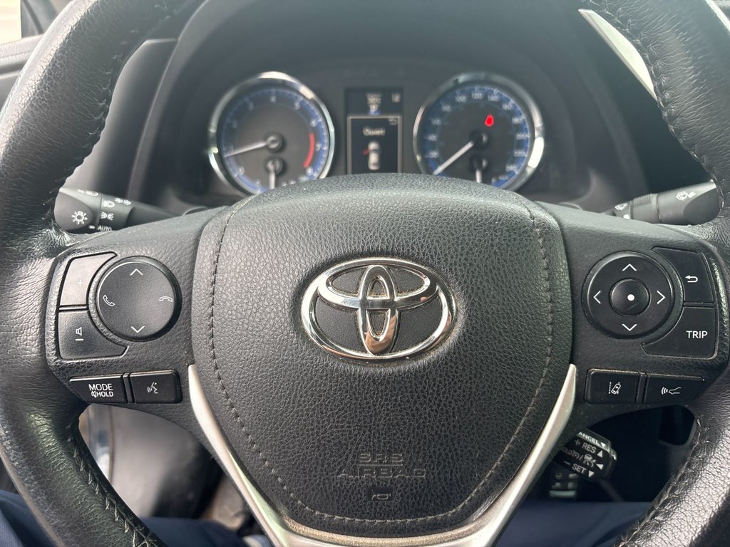 2017 Toyota Corolla LE in Pointe-Aux-Trembles, Quebec - 21 - w1024h768px