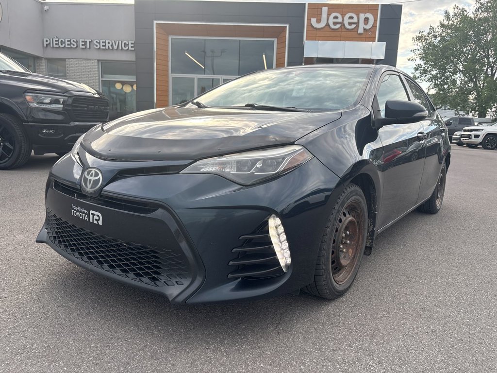 2017 Toyota Corolla LE in Pointe-Aux-Trembles, Quebec - 1 - w1024h768px