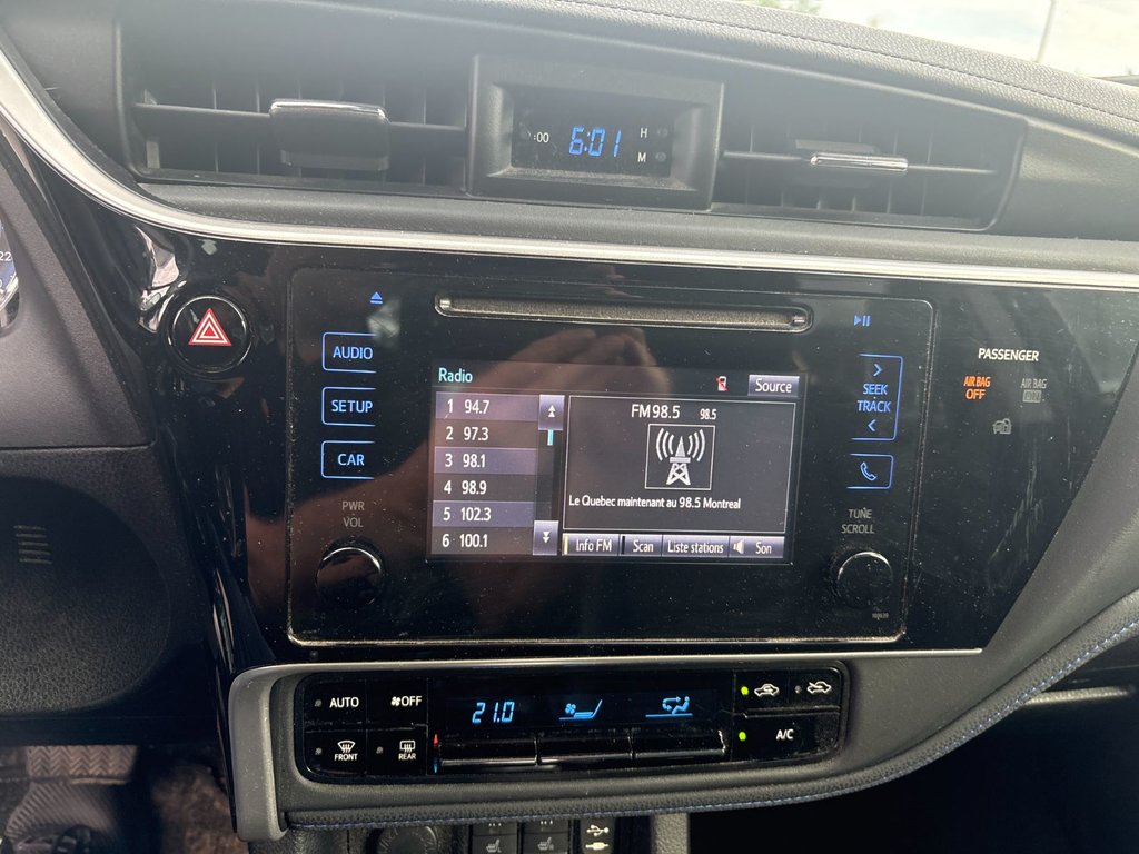 2017 Toyota Corolla LE in Pointe-Aux-Trembles, Quebec - 19 - w1024h768px