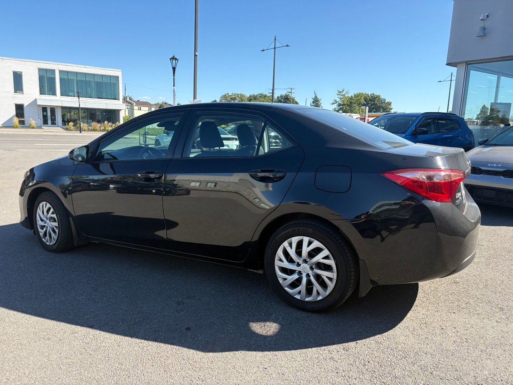 2017 Toyota Corolla in Pointe-Aux-Trembles, Quebec - 5 - w1024h768px