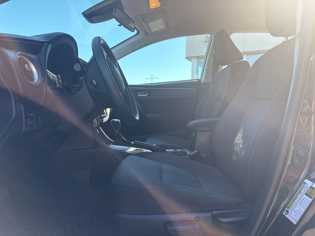 2017 Toyota Corolla in Pointe-Aux-Trembles, Quebec - 12 - w1024h768px