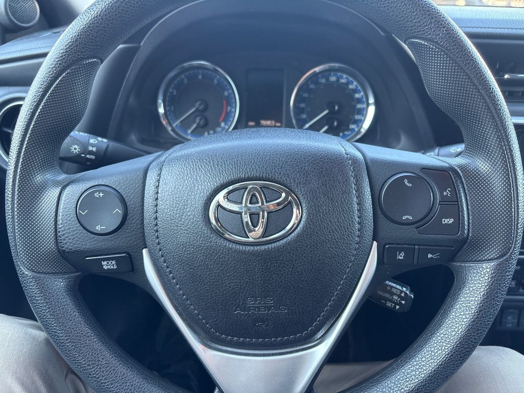 2018 Toyota Corolla LE in Pointe-Aux-Trembles, Quebec - 18 - w1024h768px
