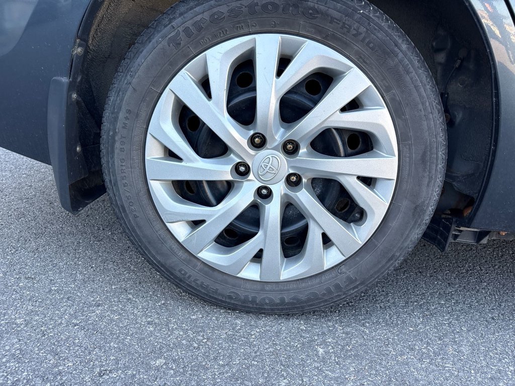 2018 Toyota Corolla LE in Pointe-Aux-Trembles, Quebec - 9 - w1024h768px