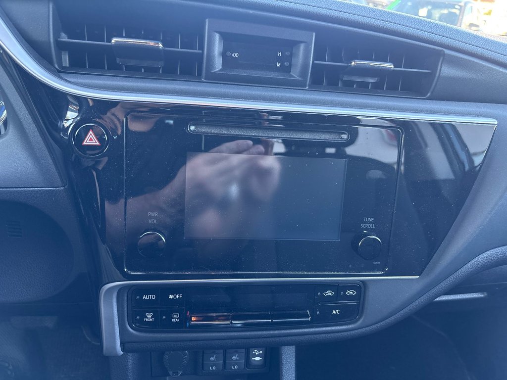 2018 Toyota Corolla LE in Pointe-Aux-Trembles, Quebec - 22 - w1024h768px