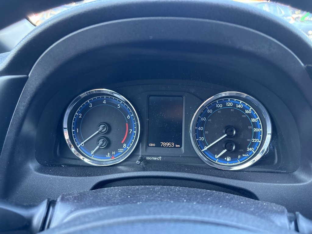 2018 Toyota Corolla LE in Pointe-Aux-Trembles, Quebec - 16 - w1024h768px