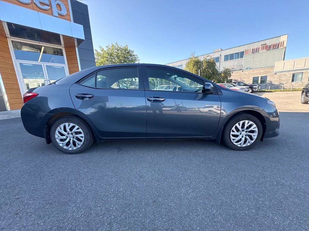 2018 Toyota Corolla LE in Pointe-Aux-Trembles, Quebec - 7 - w1024h768px