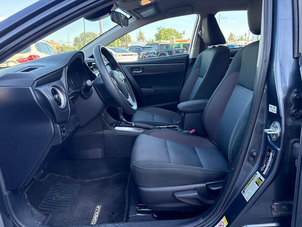 2018 Toyota Corolla LE in Pointe-Aux-Trembles, Quebec - 14 - w1024h768px