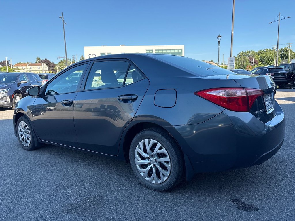 2018 Toyota Corolla LE in Pointe-Aux-Trembles, Quebec - 10 - w1024h768px