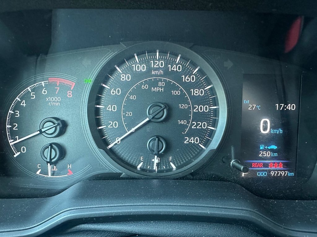 Toyota Corolla LE 2020 à Pointe-Aux-Trembles, Québec - 13 - w1024h768px