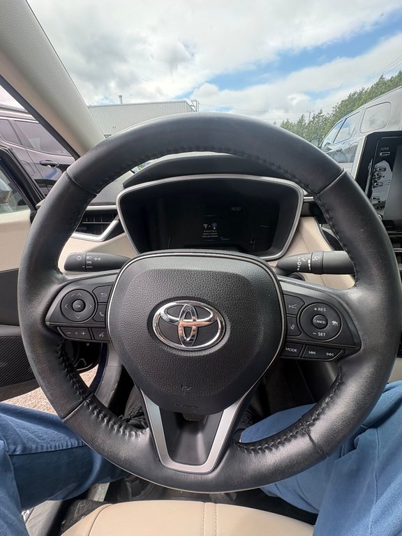 2022 Toyota Corolla XLE in Pointe-Aux-Trembles, Quebec - 6 - w1024h768px