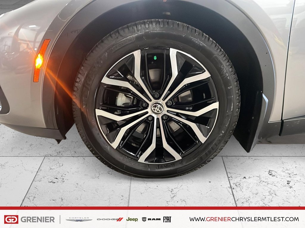 2023 Toyota CROWN XLE + HYBRIDE + TOIT DE VERRE PANO in Pointe-Aux-Trembles, Quebec - 7 - w1024h768px