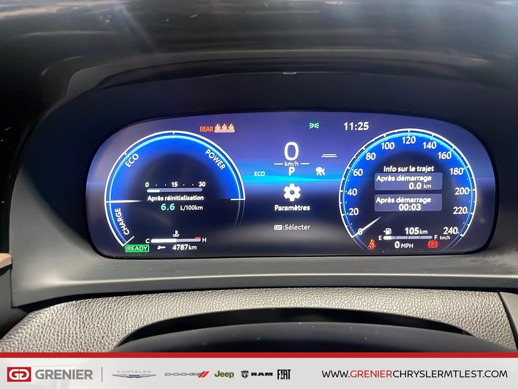 2023 Toyota CROWN XLE + HYBRIDE + TOIT DE VERRE PANO in Pointe-Aux-Trembles, Quebec - 12 - w1024h768px