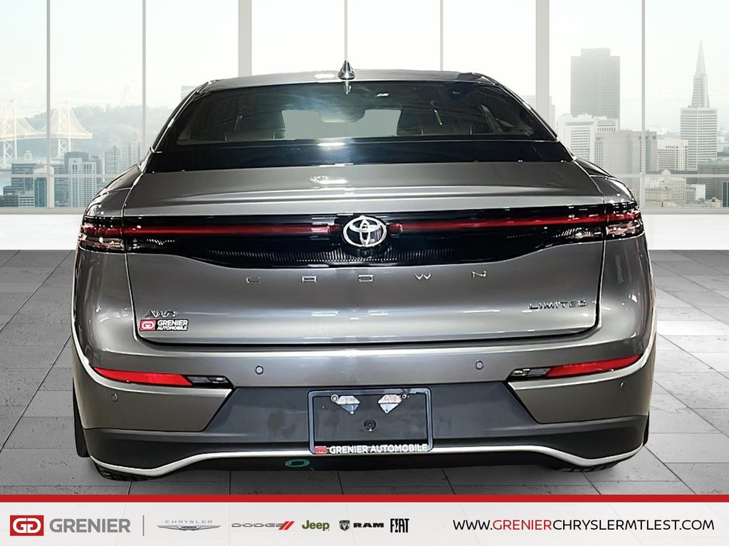 2023 Toyota CROWN XLE + HYBRIDE + TOIT DE VERRE PANO in Pointe-Aux-Trembles, Quebec - 3 - w1024h768px