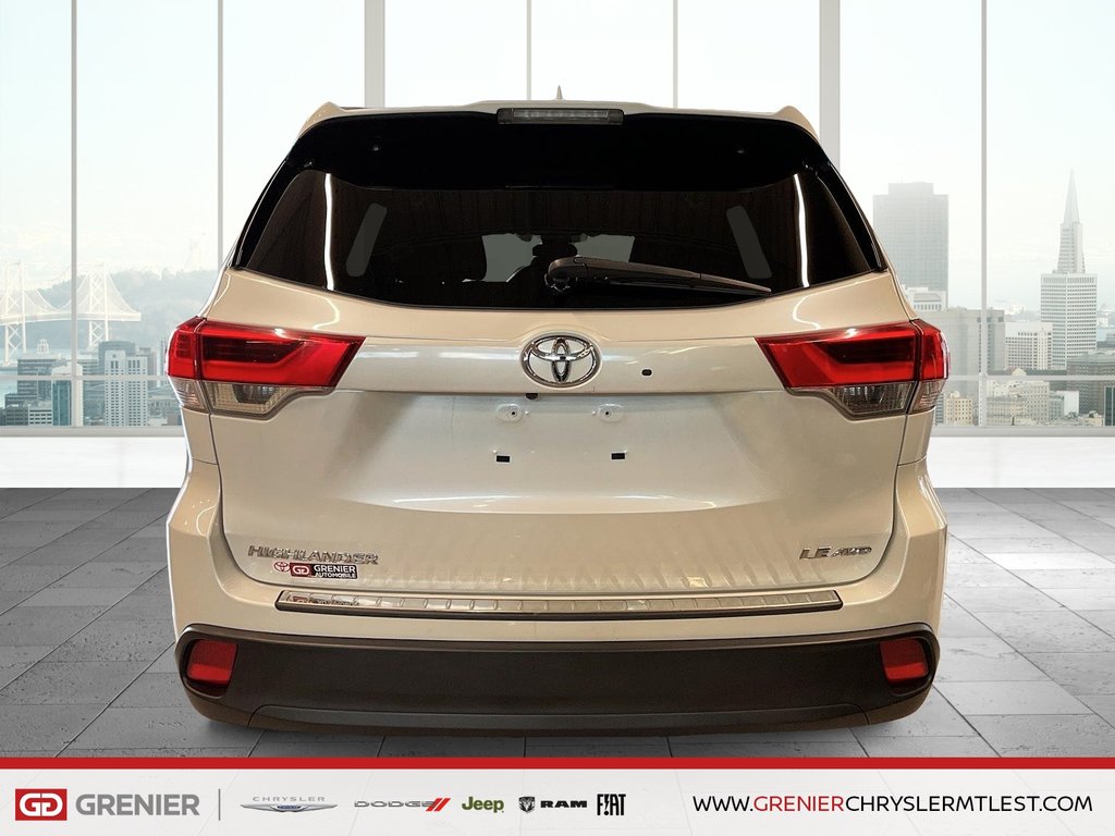 2019 Toyota Highlander LE + AWD + 8 PASSAGERS in Pointe-Aux-Trembles, Quebec - 3 - w1024h768px