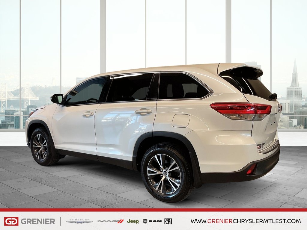 2019 Toyota Highlander LE + AWD + 8 PASSAGERS in Pointe-Aux-Trembles, Quebec - 6 - w1024h768px