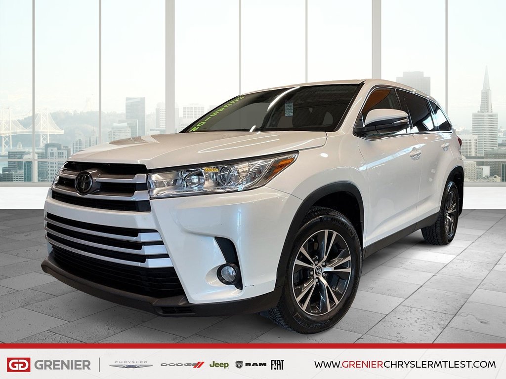 2019 Toyota Highlander LE + AWD + 8 PASSAGERS in Pointe-Aux-Trembles, Quebec - 1 - w1024h768px