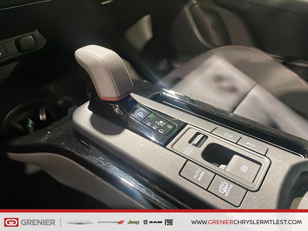 Toyota Prius Plug-in Hybrid SE + FWD + GROUPE ELECTRIQUE 2025 à Pointe-Aux-Trembles, Québec - 11 - w1024h768px