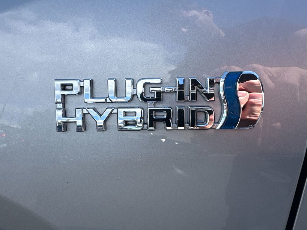 2021 Toyota RAV4 Prime SE in Pointe-Aux-Trembles, Quebec - 12 - w1024h768px