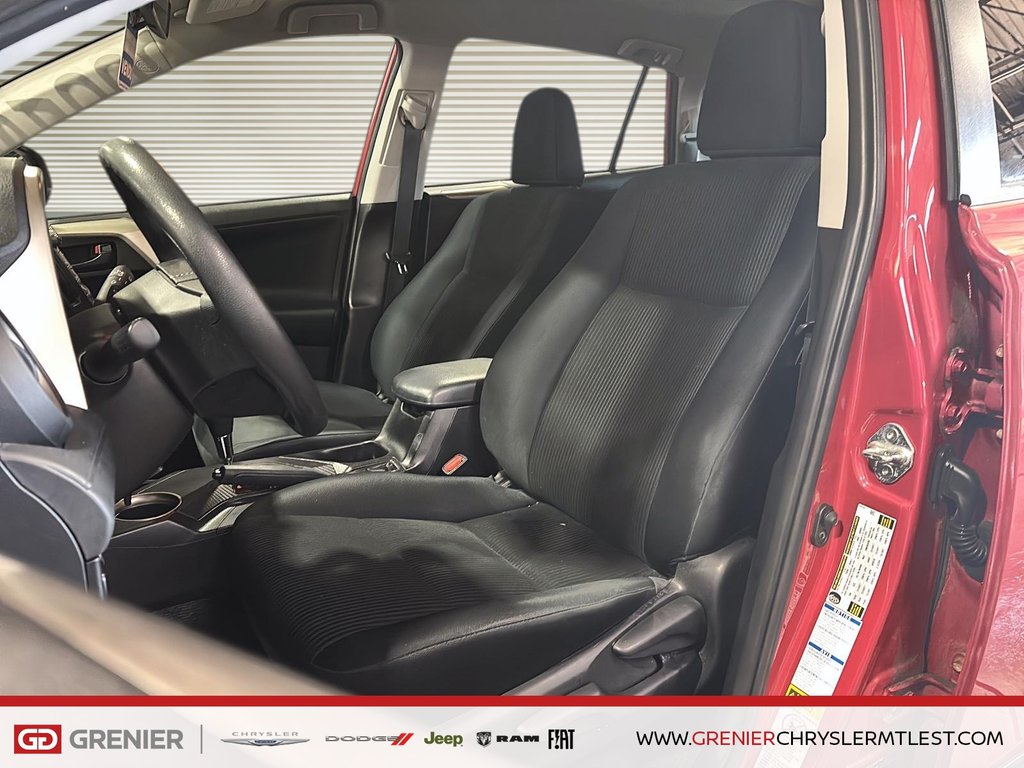 Toyota RAV4 LE + AWD + AUTOMATIQUE + GROUPE ELECTRIQUE 2015 à Pointe-Aux-Trembles, Québec - 7 - w1024h768px