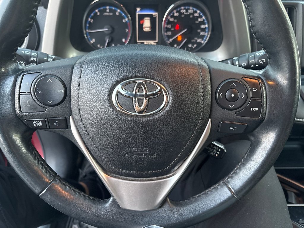 2018 Toyota RAV4 XLE+AWD in Pointe-Aux-Trembles, Quebec - 11 - w1024h768px