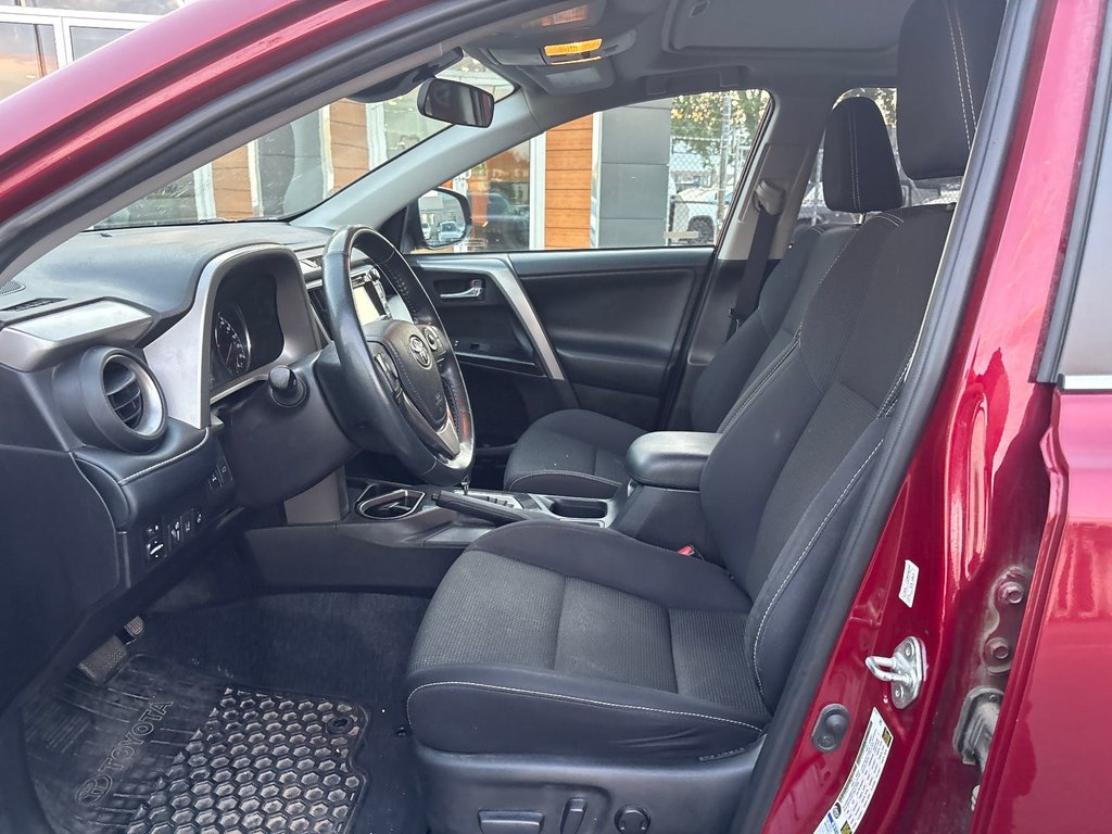 2018 Toyota RAV4 XLE+AWD in Pointe-Aux-Trembles, Quebec - 16 - w1024h768px