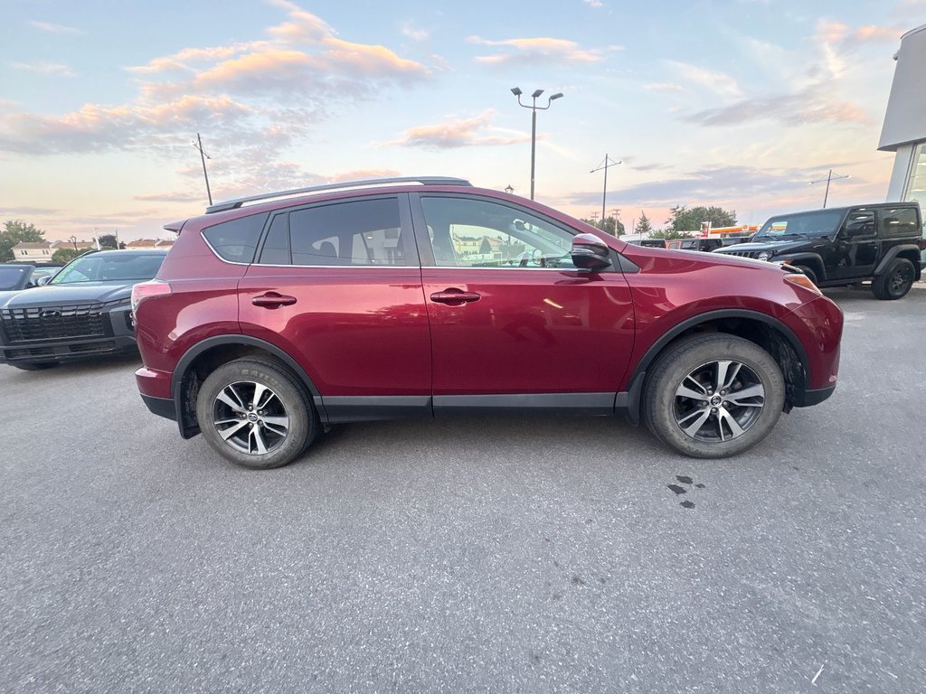2018 Toyota RAV4 XLE+AWD in Pointe-Aux-Trembles, Quebec - 7 - w1024h768px