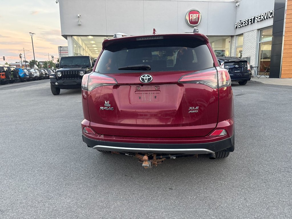 2018 Toyota RAV4 XLE+AWD in Pointe-Aux-Trembles, Quebec - 9 - w1024h768px