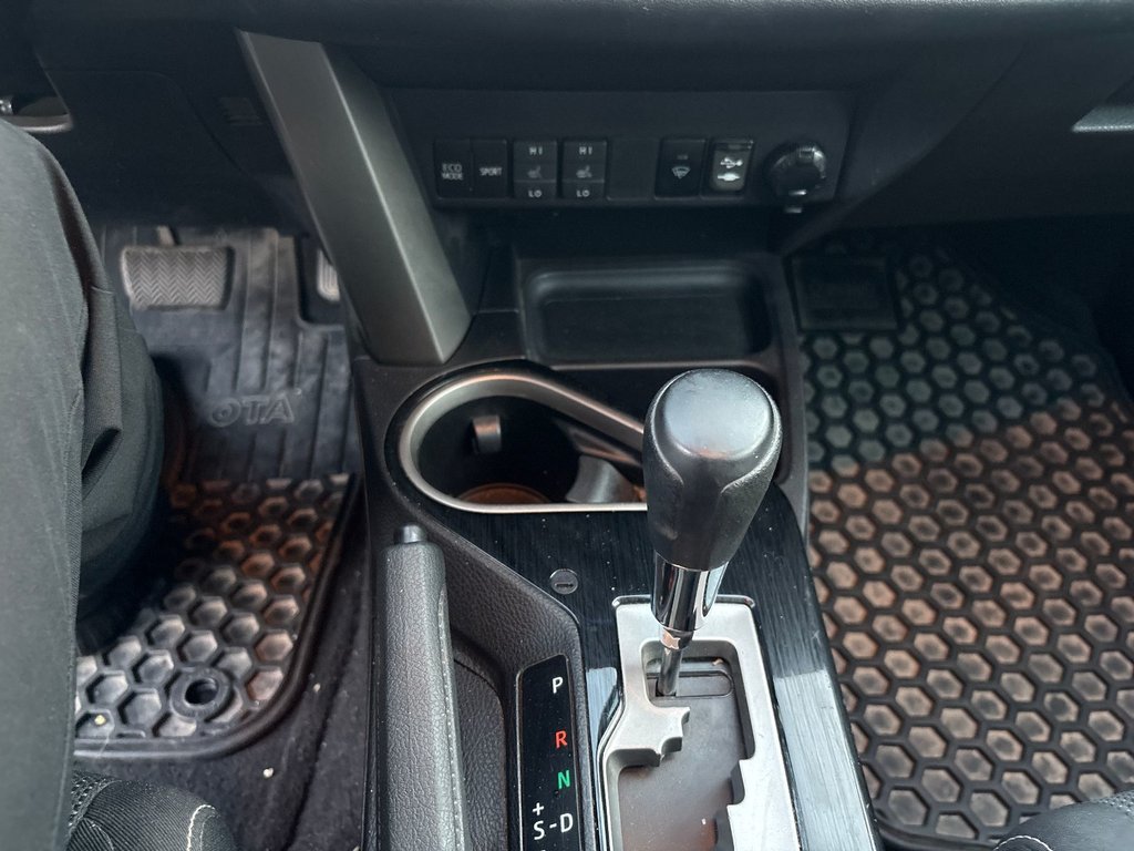 2018 Toyota RAV4 XLE+AWD in Pointe-Aux-Trembles, Quebec - 15 - w1024h768px