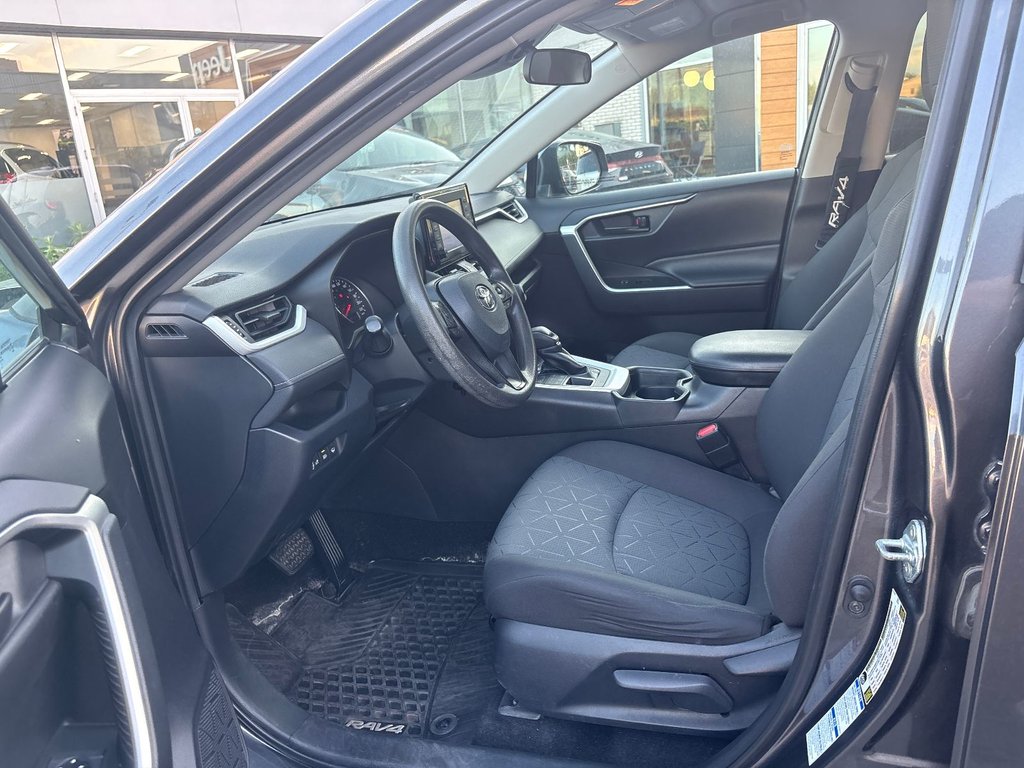 Toyota RAV4 LE 2020 à Pointe-Aux-Trembles, Québec - 7 - w1024h768px