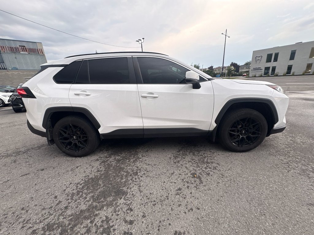 2021 Toyota RAV4 XLE in Pointe-Aux-Trembles, Quebec - 4 - w1024h768px