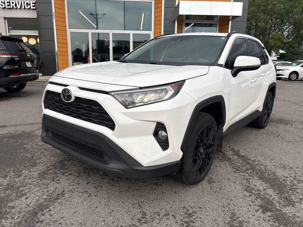 2021 Toyota RAV4 XLE in Pointe-Aux-Trembles, Quebec - 1 - w1024h768px
