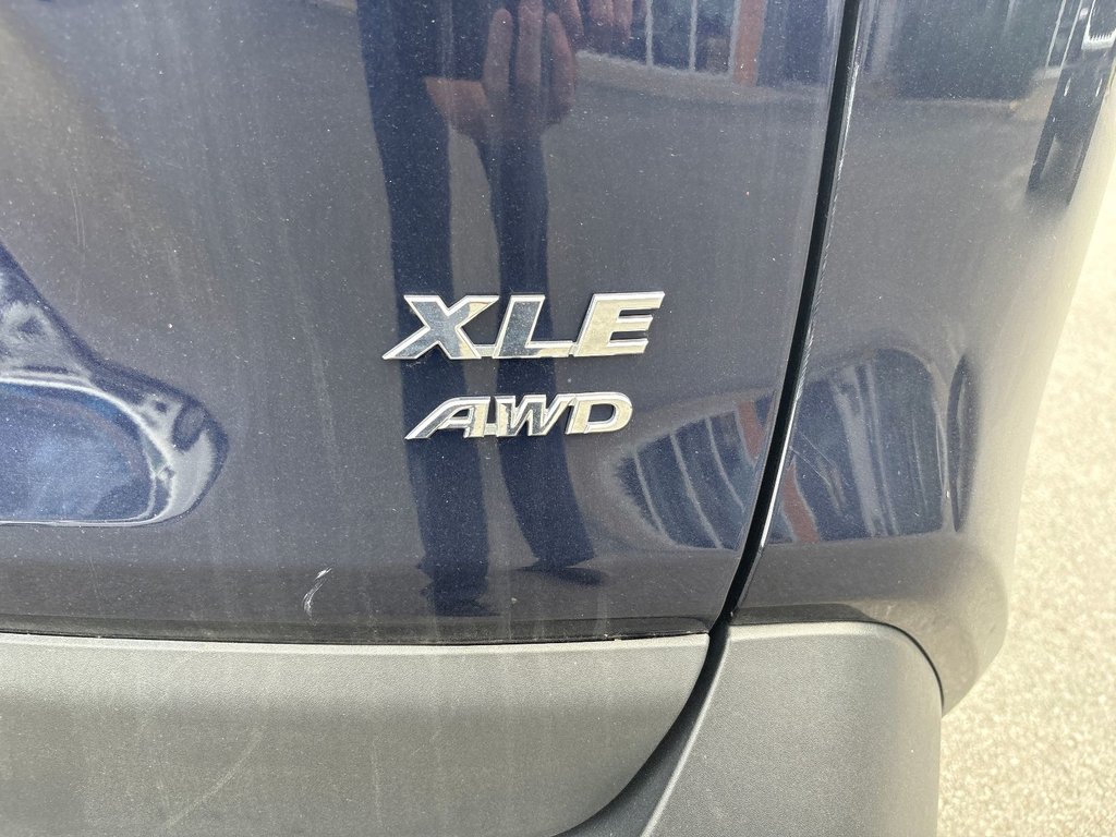Toyota RAV4 XLE+AWD 2021 à Pointe-Aux-Trembles, Québec - 9 - w1024h768px