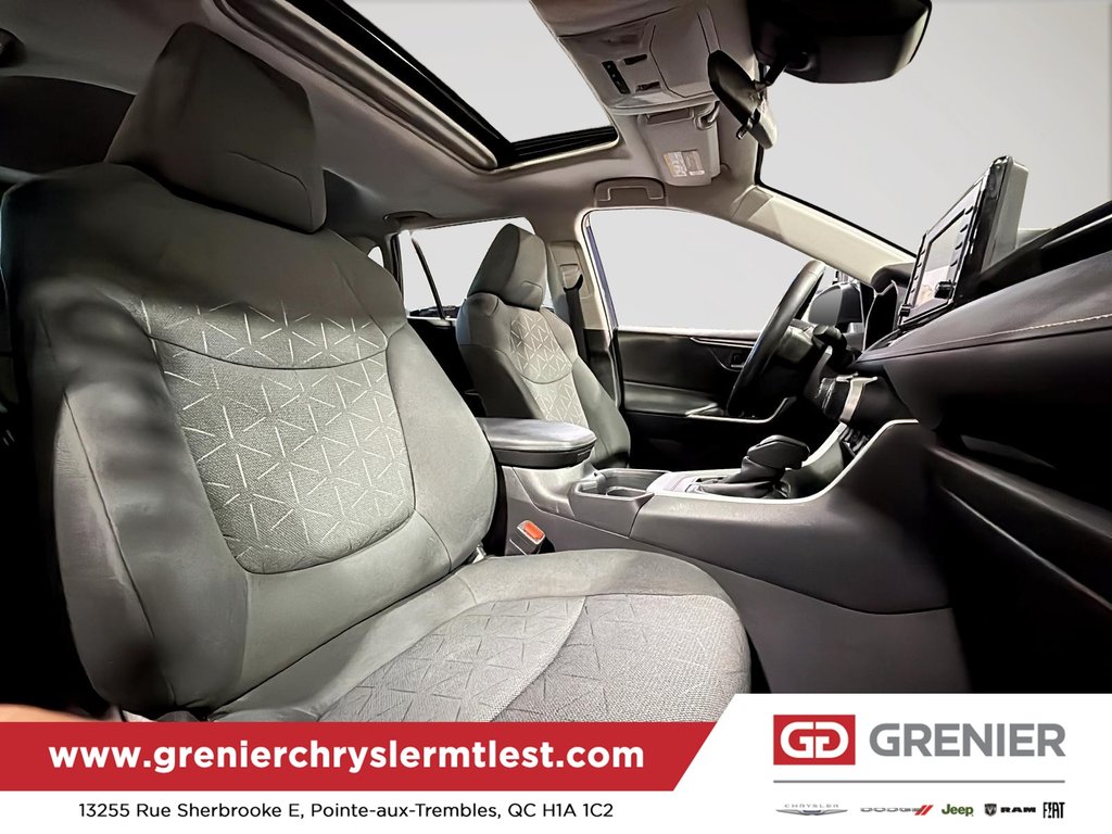 2021 Toyota RAV4 XLE+AWD in Pointe-Aux-Trembles, Quebec - 12 - w1024h768px