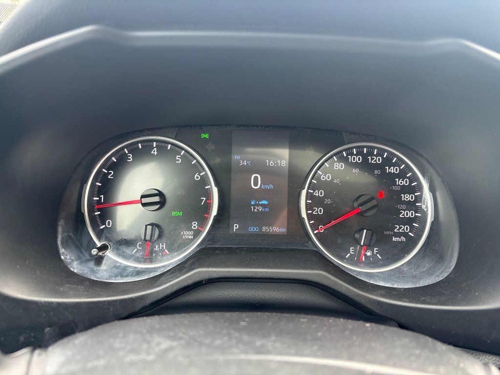 Toyota RAV4 XLE+AWD 2021 à Pointe-Aux-Trembles, Québec - 13 - w1024h768px