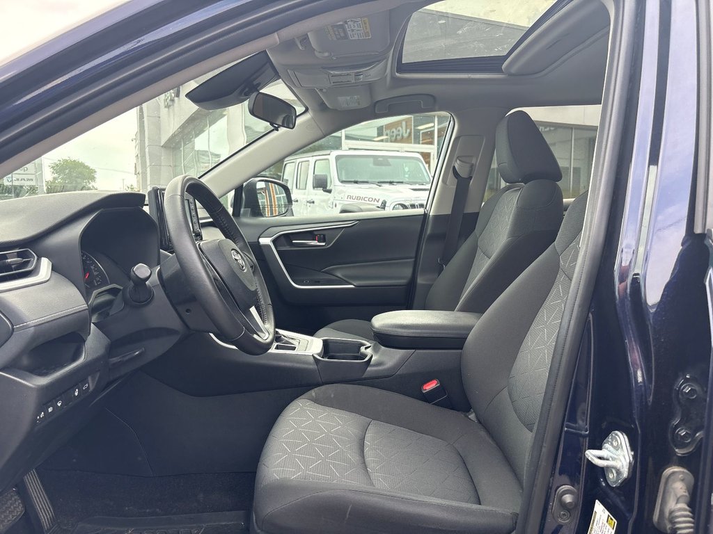 Toyota RAV4 XLE+AWD 2021 à Pointe-Aux-Trembles, Québec - 11 - w1024h768px