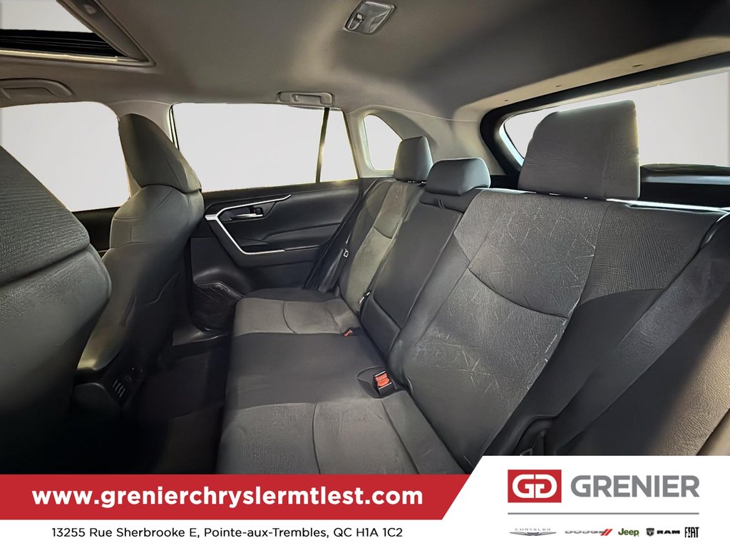 2021 Toyota RAV4 XLE+AWD in Pointe-Aux-Trembles, Quebec - 10 - w1024h768px