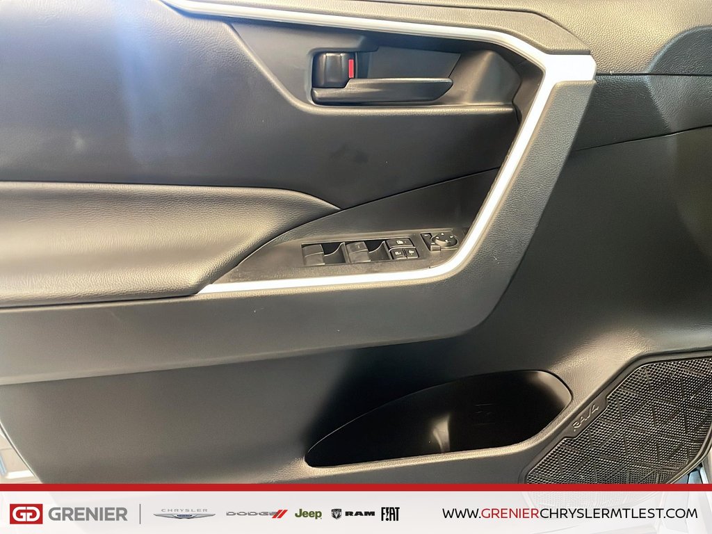 Toyota RAV4 LE + AWD + CARPLAY + GPS 2023 à Pointe-Aux-Trembles, Québec - 8 - w1024h768px