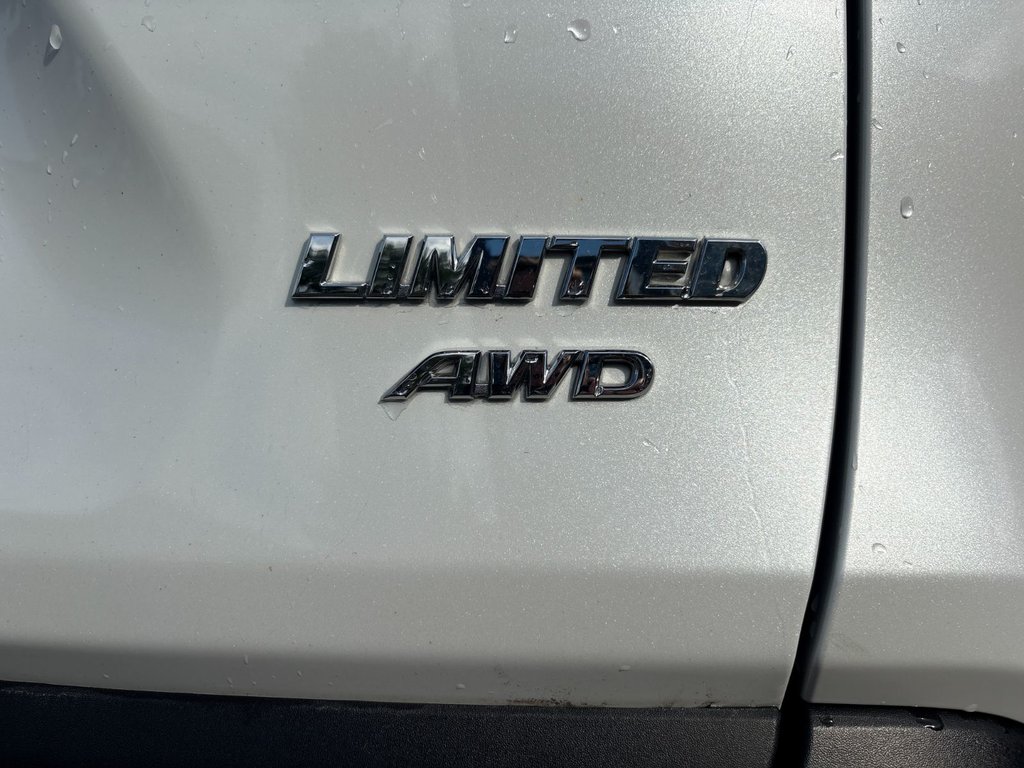 Toyota RAV4 Limited 2023 à Pointe-Aux-Trembles, Québec - 13 - w1024h768px
