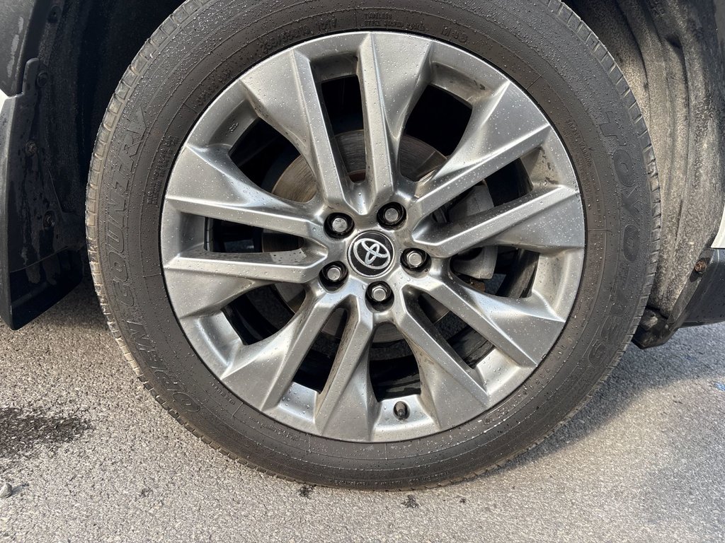 Toyota RAV4 Limited 2023 à Pointe-Aux-Trembles, Québec - 7 - w1024h768px