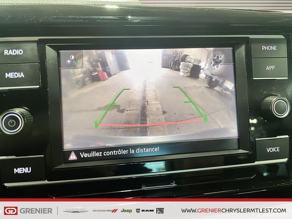 2022 Volkswagen Taos TRENDLINE + AWD + CARPLAY in Pointe-Aux-Trembles, Quebec - 12 - w1024h768px