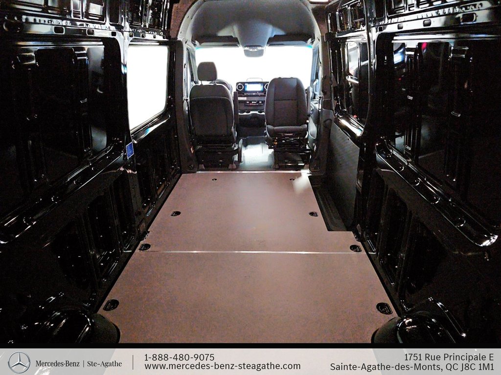 2026 Mercedes-Benz Sprinter 2500 170 Wheelbase High Roof AWD in Charlemagne, Quebec - 25 - w1024h768px